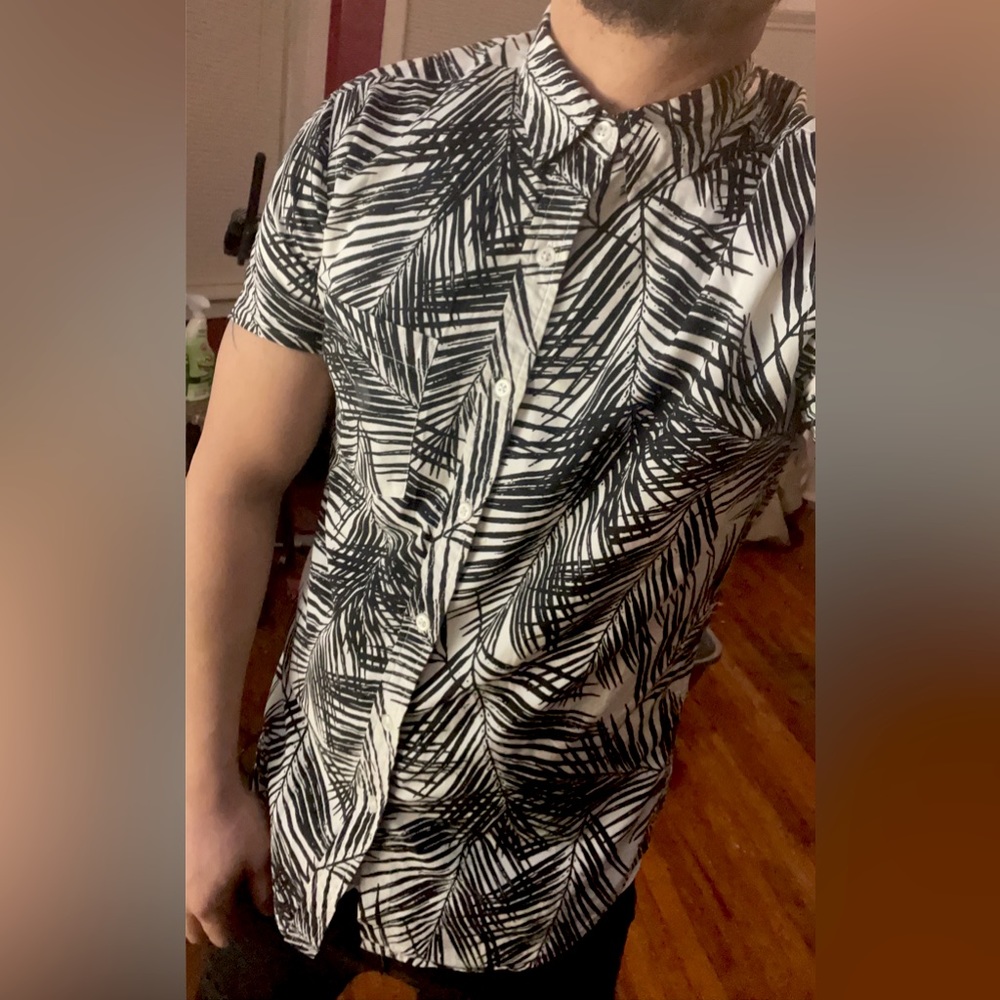 Forever 21 Men Shirt Size Small .